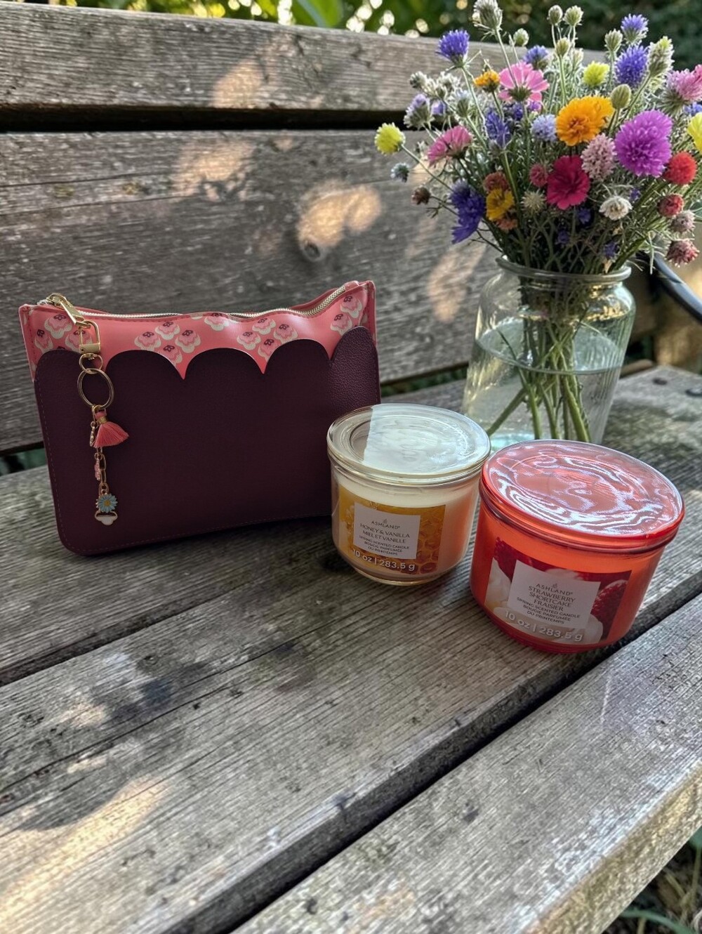 Floral Scalloped Clutch with 2 Candles - Strawberry Shortcake & Honey Vanilla